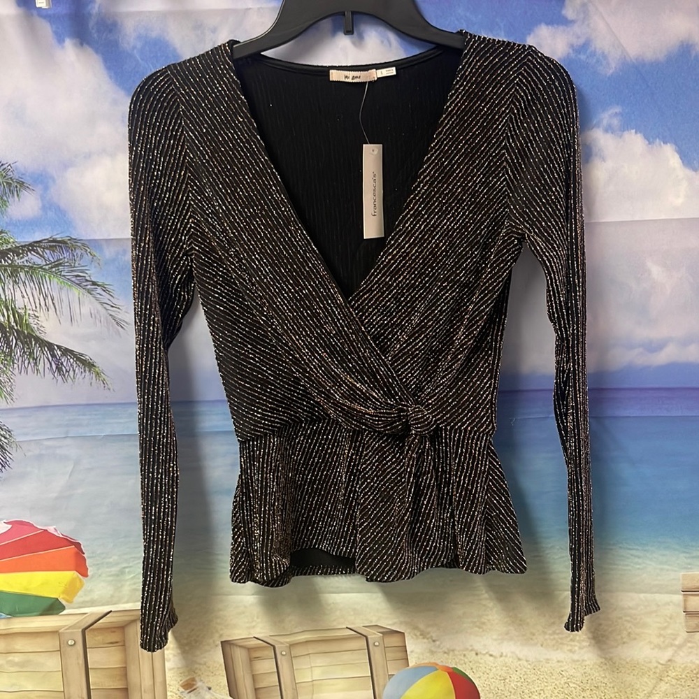 Brand new with tags Woman’s Francesca’s top. Size is small